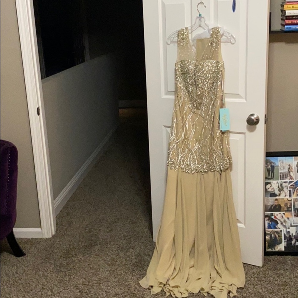 Flowing and sexy dress